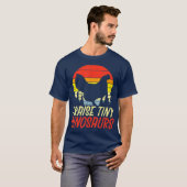 Ich züchte Tiny Dinosaurier Hühnerfleisch Retro-Ba T-Shirt (Vorne ganz)