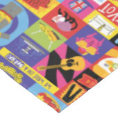 Iconic FRIENDS™-Muster Tischdecke (Schrägansicht)