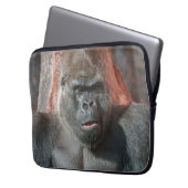 Iconic Silverback - Oumbi enthüllt Laptopschutzhülle (Vorderseite Links)