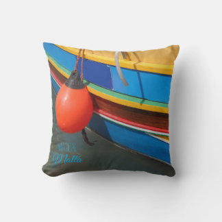 Iconic Striped Old Fishing Boats Malta Souvenir Kissen