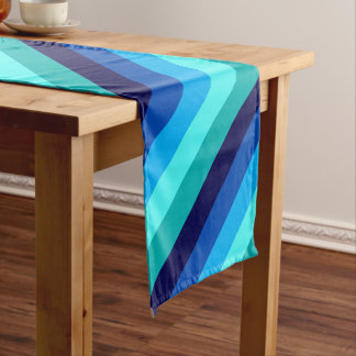 Icy Blue Aquamarin Stripes Medium Table Runner Mittelgroßer Tischläufer
