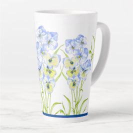 Icy Blue Stiefmütterchen auf einer großen Latte-Ta Milchtasse