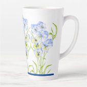 Icy Blue Stiefmütterchen auf einer großen Latte-Ta Milchtasse (Rechts)