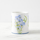 Icy Blue Stiefmütterchen auf einer klassischen Tas Kaffeetasse (Mittel)