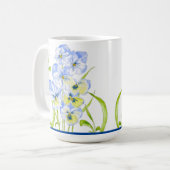 Icy Blue Stiefmütterchen auf einer klassischen Tas Kaffeetasse (Vorderseite Links)