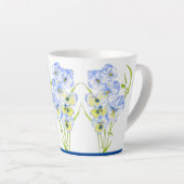 Icy Blue Stiefmütterchen auf einer kleinen Latte-T Milchtasse (Rechte Ecke)