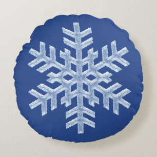 Icy Frozen Weihnachts-Schneeflocke auf Deep Blue Rundes Kissen