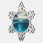 Icy Mountain View Schneeflocken Zinn-Ornament (Rechts)