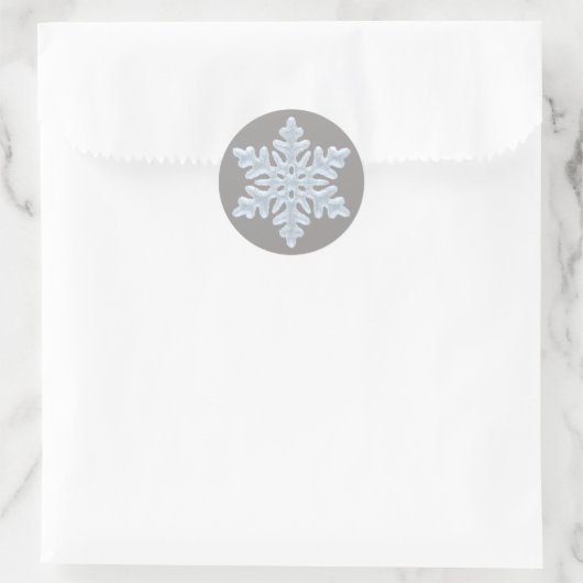 Icy White Frozen Snowflake Elegantes Weihnachtsfes Runder Aufkleber (Tasche)