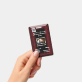 ID-Karte für Mitarbeiter | Roter Foto Ausweis (Handheld)