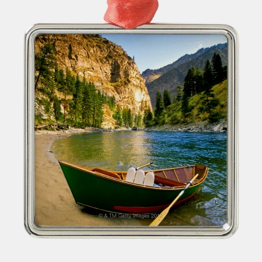 IDAHO, Fischerboot auf einem sandigen Strand in Silbernes Ornament (Vorne)