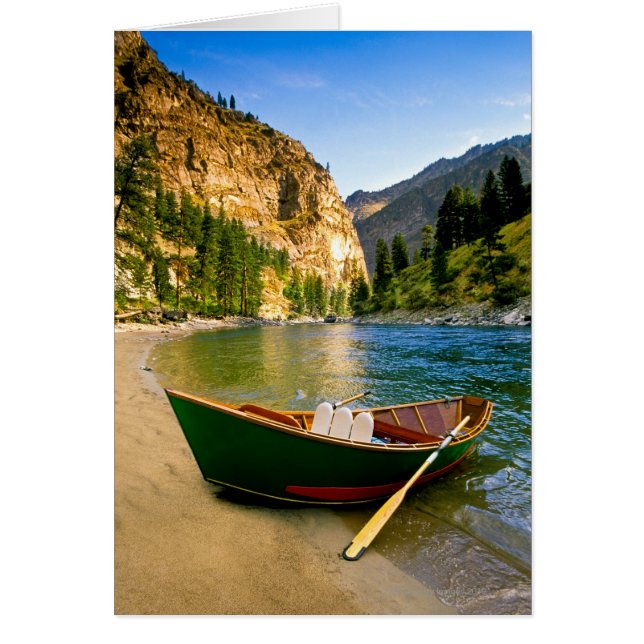 IDAHO, Fischerboot auf einem Sandstrand (Vorne)