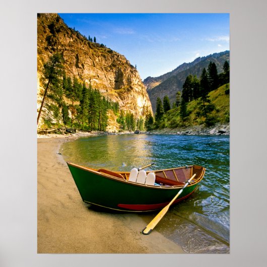 IDAHO, Fishing boat on a sandy beach in the Poster (Vorne)
