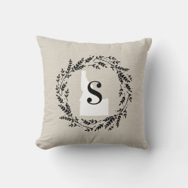 Idaho Rustic Wreath Monogram Throw Pillow Kissen