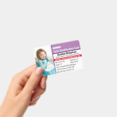 Identifikation des Fotos mit Kind-ID-Notfallallerg Ausweis (Handheld)