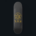 IDF Zahal Tzahal Israelische Verteidigungskräfte J Skateboard<br><div class="desc">Israel Spezialeinheiten - IDF - Givaty, Golani, Agoz Einheiten. Die israelischen Streitkräfte, gemeinhin in Israel durch das hebräische Akronym Tzahal bekannt, sind die Streitkräfte des israelischen Staat. Unterstützen Sie die israelischen Soldaten, die ihr Land vor Terroristen schützen. Perfektes Geschenk für Mama und Papa eines israelischen Soldaten, und ein großes jüdisches...</div>