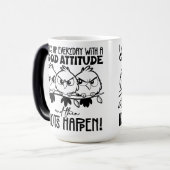 Idiots Happen Funny Bird Quote Gifts Verwandlungstasse (Vorderseite Links)