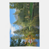 Idylle des Herbstbeckens Geschirrtuch (Vertikal)