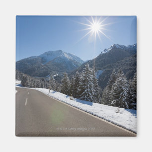 Idyllisches leeres Straße thrugh eine Magnet