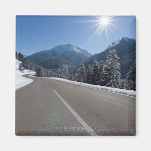 Idyllisches leeres Straße thrugh eine Magnet