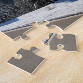 Idyllisches leeres Straße thrugh eine Puzzle (Seite)