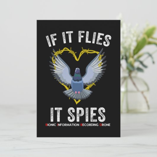 If It Flies It Spies Birds Are Not Real Funny Dron Einladung (Stehend Vorderseite)