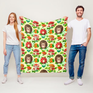 Igel, Hase, Pilze und leuchtende Blumen Fleecedecke