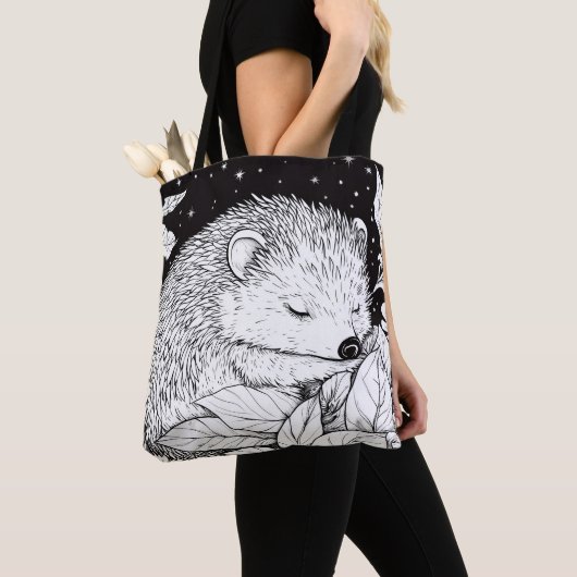Igel im Herbstlaub unter Sternenhimmel Tasche (Von Nahem)