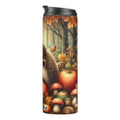 Igel in einem Herbstwald Thermosbecher (Nach rechts gedreht)