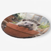 Igel in einem Tongefäß Pappteller (Schrägansicht)