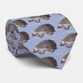 Igel Krawatte - Blau mit wiederholtem Wort Igel (Gerollt)