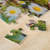 Igel mit Apfel im Gänseblümchenbeet Puzzle (Seite)