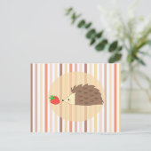 Igel und Erdbeere Postkarte (Stehend Vorderseite)