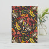 Igel und Herbstwaldflora auf Schwarz (Stehend Vorderseite)