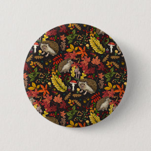 Igel und Herbstwaldflora auf Schwarz Button