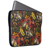 Igel und Herbstwaldflora auf Schwarz Laptopschutzhülle (Vorne Rechts)