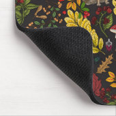 Igel und Herbstwaldflora auf Schwarz Mousepad (Ecke)