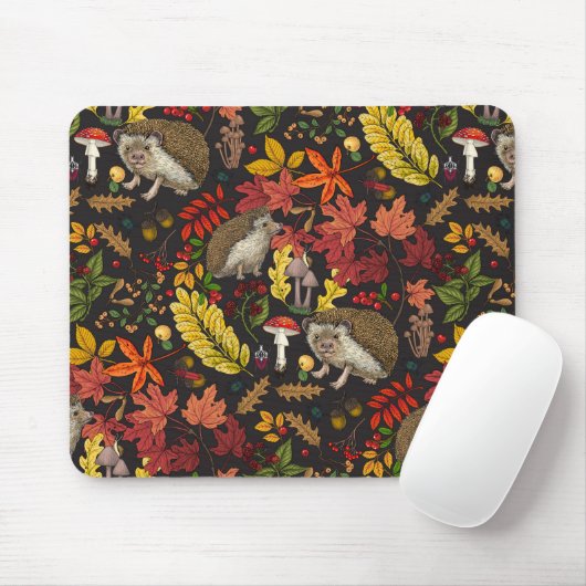 Igel und Herbstwaldflora auf Schwarz Mousepad (Mit Mouse)