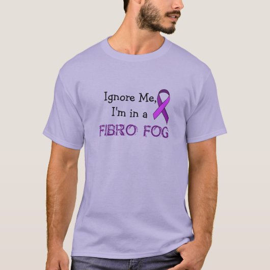 Ignoriere mich in einem Fibro-Nebel T-Shirt (Vorderseite)