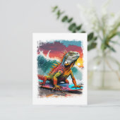 Iguana Surfing Niedliches farbiges Comic Illustrat Postkarte (Stehend Vorderseite)