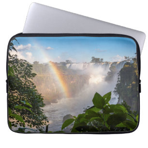 Iguazú Wasserfälle mit Regenbogen, Argentinien Laptopschutzhülle