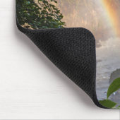 Iguazú Wasserfälle mit Regenbogen, Argentinien Mousepad (Ecke)