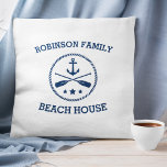 Ihr Beach House Familienname Anchor Oars Stars Kissen<br><div class="desc">Stilvolle Kopfkissen mit personalisiertem Familiennamen oder anderen Texten,  ein individueller nautischer Bootsanker mit gekreuzten Rudern und Sternen in Marineblau auf Weiß oder Farbwechsel,  um Ihre Wohngestaltung.</div>