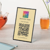 Ihr benutzerdefinierter QR Code QR-Code, schwarz, Sockelschild (In SItu)