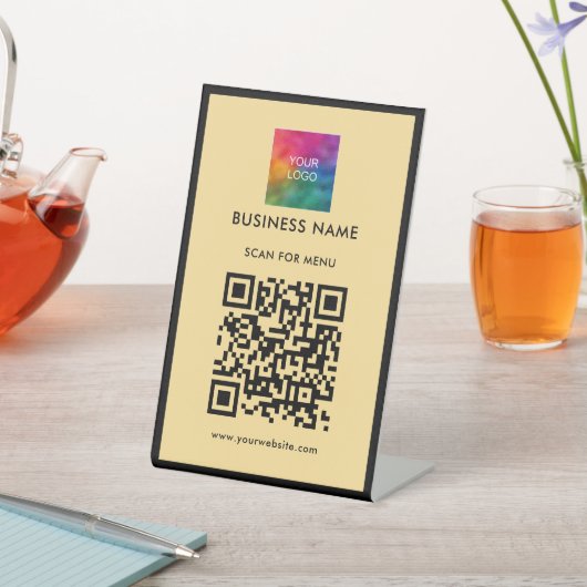 Ihr benutzerdefinierter QR Code QR-Code, schwarz, Sockelschild (In SItu)