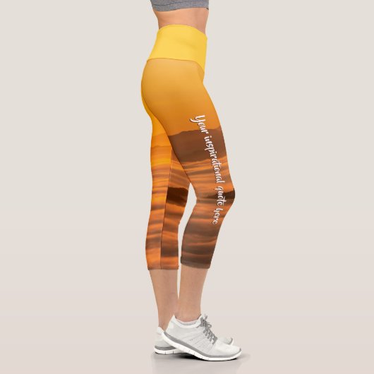 Ihr benutzerdefinierter Text überwindet nebelige L Capri Leggings (Rechts)