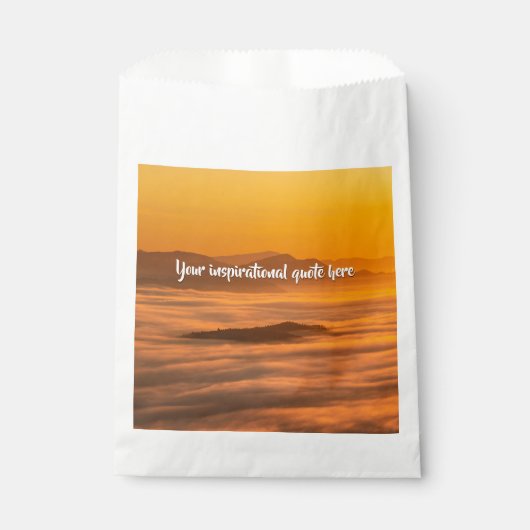 Ihr benutzerdefinierter Text überwindet nebelige L Geschenktütchen (Vorderseite)