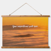 Ihr benutzerdefinierter Text überwindet nebelige L Wandteppich Mit Holzrahmen (Vorne)