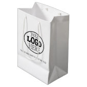 Ihr benutzerdefiniertes Logo und Text Mittlere Geschenktüte (Vorderseite Schrägansicht)