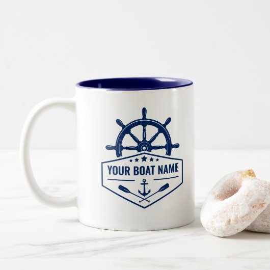 Ihr Boot Name Nautical Anchor Oars Helm Navy Zweifarbige Tasse (Mit Donut)